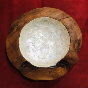 💚RUSTIC WOODEN💚 COLLECTABLE HANDCRAFTED WOODEN & REAL MOTHER OF PEARL BOWL .